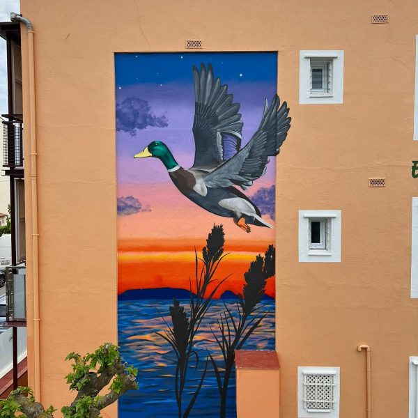 Mural personalizado en fachada exterior