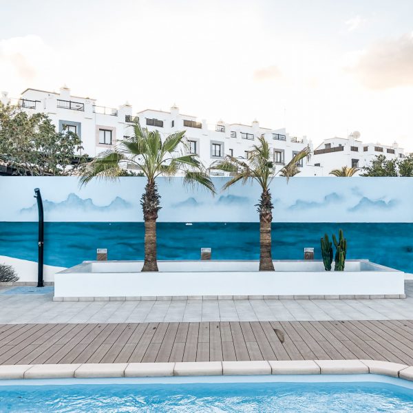 Murales en piscina paisaje playa