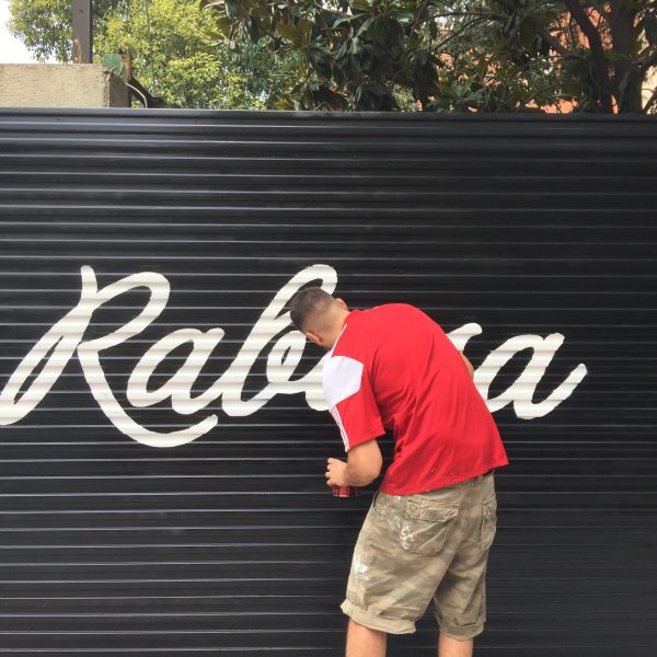 Graffiti en Persiana de Parking